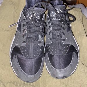 Black and White Nike Huraches